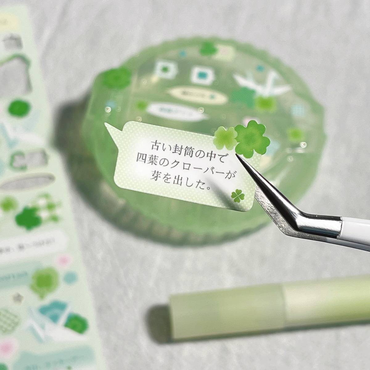 Green four-leaf clover Sticker - Red Clover Flower ulasan dan harga